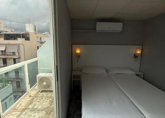 Hostal B And B Benidorm Гостевой дом Бенидорм