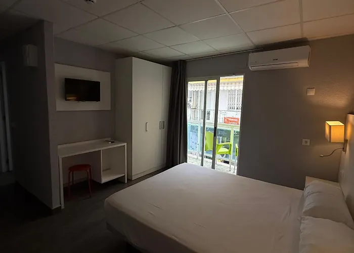 Гостевой дом Hostal B And B Benidorm Бенидорм