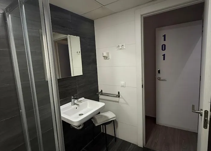 Гостевой дом Hostal B And B Benidorm 3*