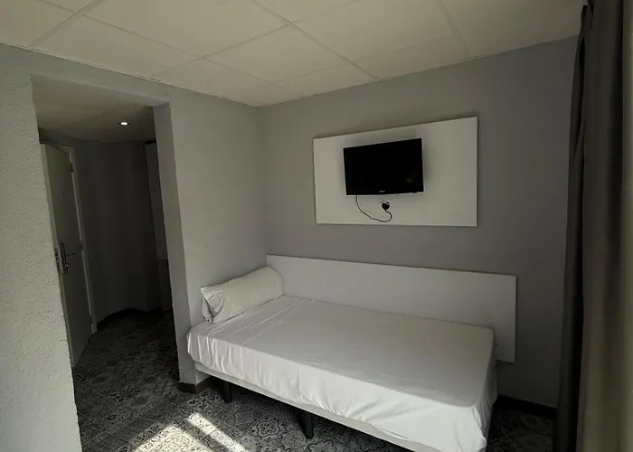 Гостевой дом Hostal B And B Benidorm 3*