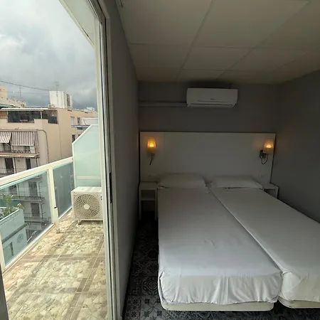 Hostal B And B Benidorm بيت ضيافة بينايدورم