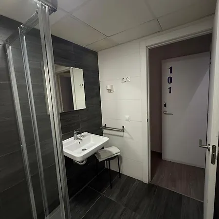 بيت ضيافة Hostal B And B Benidorm 3*