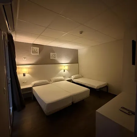 Hostal B And B Benidorm Pensjonat